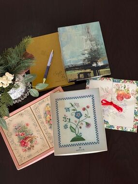 Vintage  Hallmark Stationary & Envelopes, Set of 5 w/ Pen, Cards Floral Greeting